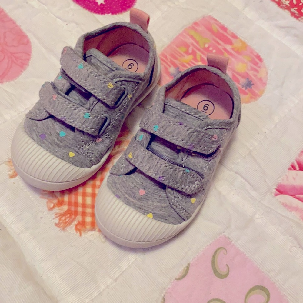 Toddler size 6 shoe